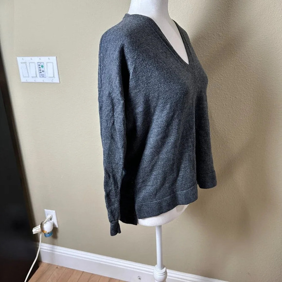 J. CREW 100% Merino Wool Grey V Neck Classic Sweater - size small - Picture 9 of 11